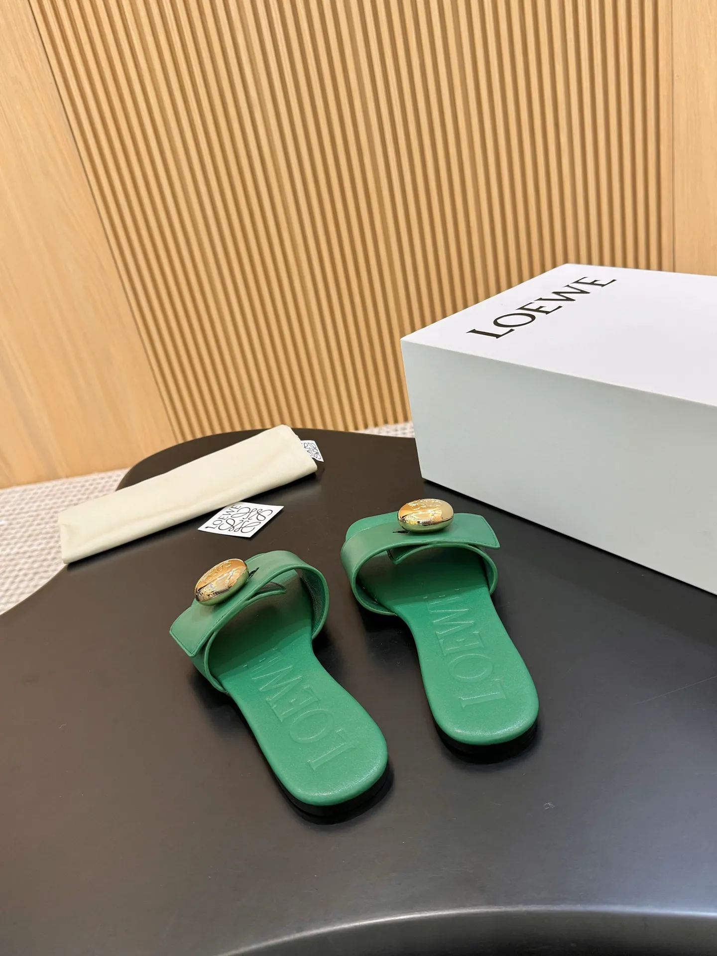 👟👟Ex-factory price 340👟👟 Clamshell box + 10 LOEWE 25th spring and summer new styles, seven colors to choose from. Code number 35-43, genuine leather bottom plus 40